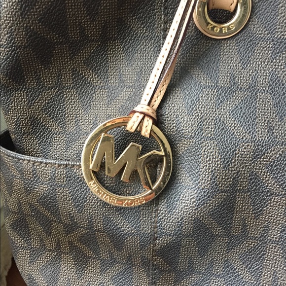 PRICE REDUCED‼️Michael Kors signature tote bag - Picture 8 of 8